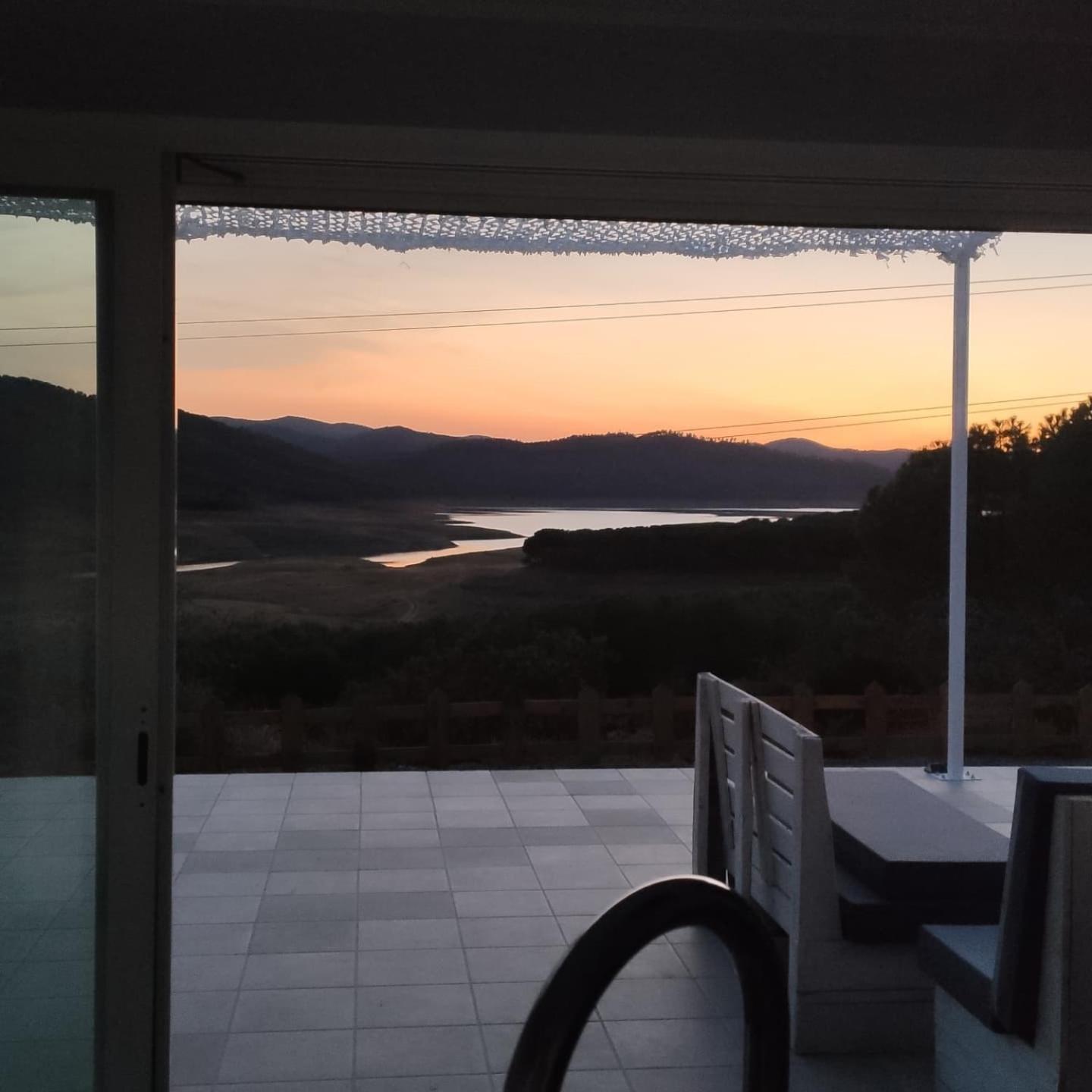 Casa En El Lago.Unmillondeestrellas Villaharta Luaran gambar